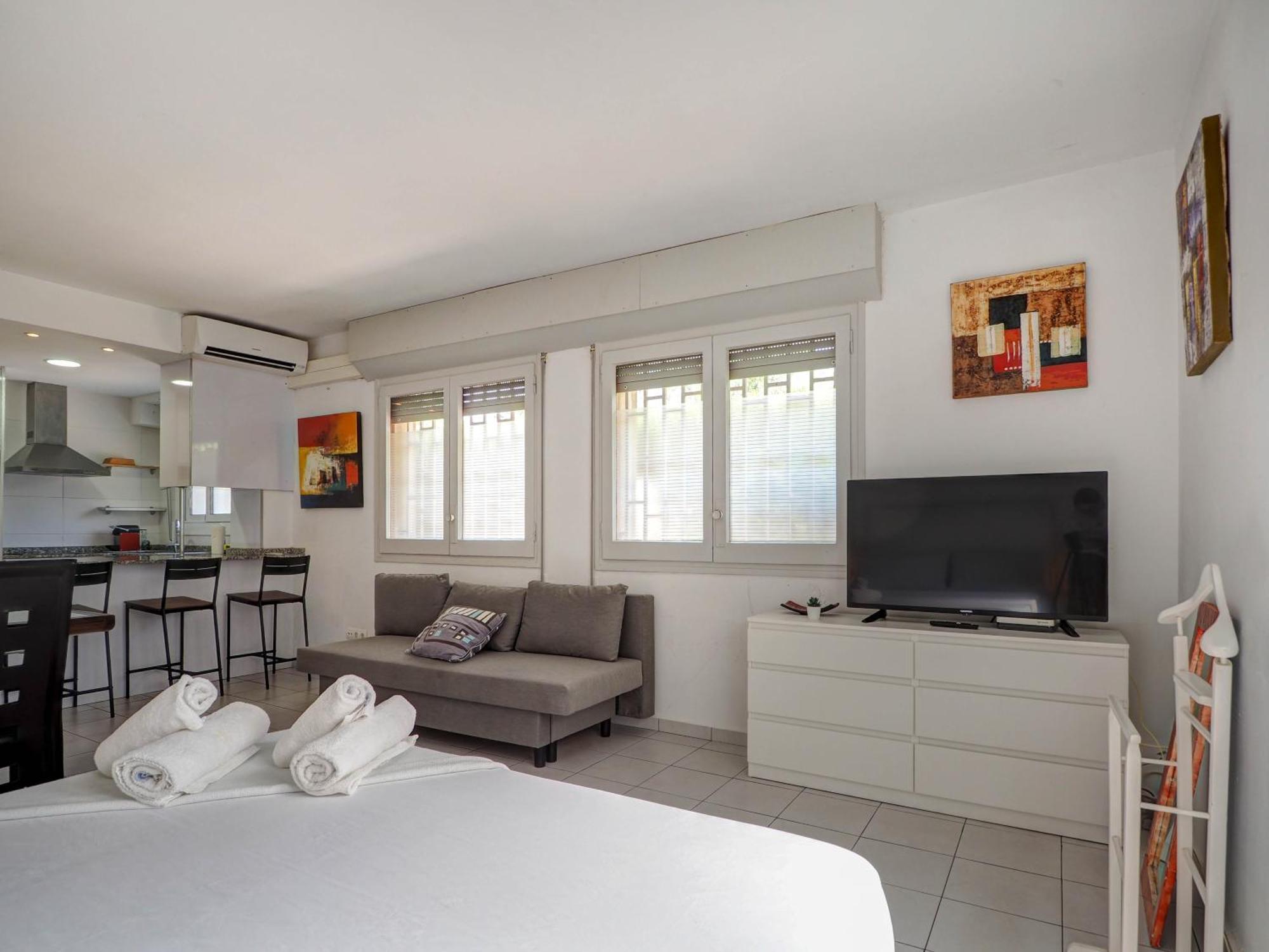 Los Globos Beach Studio By Hello Homes Sitges Exterior foto